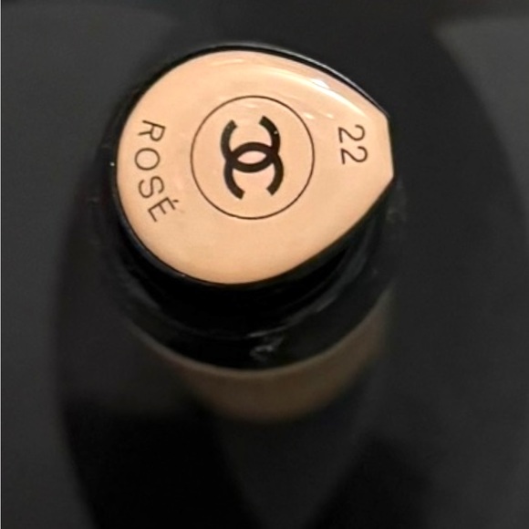 CHANEL Les Beiges Healthy Glow Foundation Shade 22 New - Picture 2 of 2